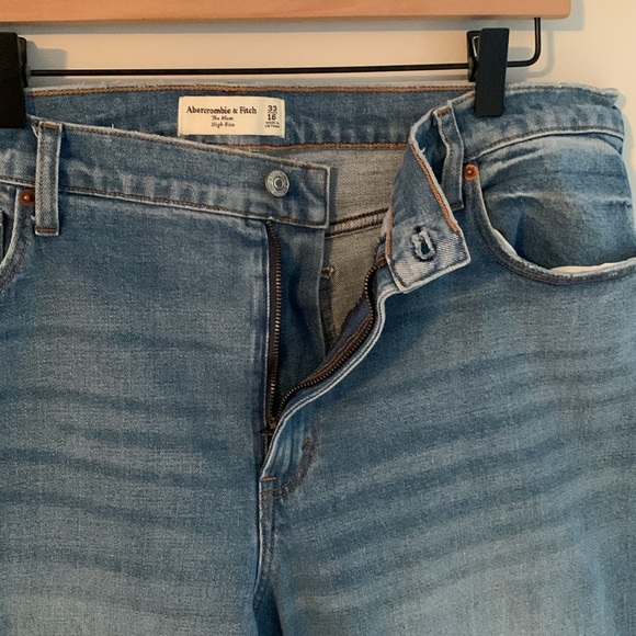Abercrombie & Fitch The Mom High Rise Jeans - Picture 6 of 11